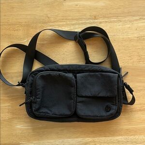Lululemon Athletica Black Crossbody Bag Durable Everyday Essential Barely used